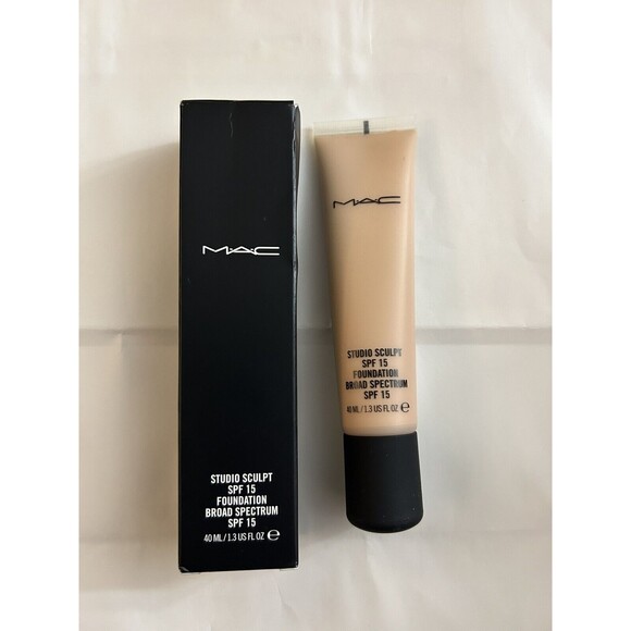 New MAC NC15 studio sculpt spf15 foundation Broad spectrum 1.3 fl oz - Picture 1 of 2